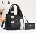 Dettaglio di un set di borse a tracolla in pelle nera con finiture in metallo dorato - Nero