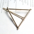 Set de pinzas de metal doradas geométricas con formas de triángulo y onda para mujer - Triángulo / Dorado