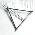 Pinza de pelo geométrica de metal plateado en forma de triángulo con acabado pulido - Triángulo / Plateado