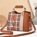 Borsa a tracolla minimalista a quadri marrone e beige con ciondolo di perle - Giallo Terra