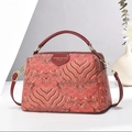 Elegante borsa a mano jacquard rossa con ricami e tracolla regolabile per donna - Borgogna