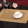 Beige rechthoekige placemat van geweven PVC, hittebestendig en antislip materiaal - Diagonale Stijl / Goud