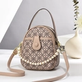 Elegante mini bolso beige bandolera con patrón geométrico y cadena de perlas blancas - 15x19x8cm / Caqui