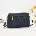 Sac bandoulière bleu marine en cuir texturé avec détails dorés et empiècement rayé chic - Bleu