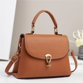 Sac à main en cuir litchi marron avec boucle fer à cheval dorée et bandoulière réglable - Jaune Terre