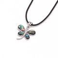 Silberne Libellenkette mit bunten Perlmutt-Inlays an einer schwarzen Lederschnur - Libelle
