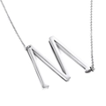 Collana minimalista con ciondolo a lettera M in acciaio inossidabile lucido argento - Stile Lettera M (KN25682-K)