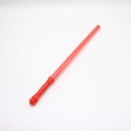 Vista detallada del palo luminoso rojo de 48cm con mango texturizado para eventos de conciertos - Rojo
