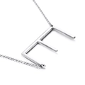 Minimalistische silberne Kette mit Buchstaben-E-Anhänger aus poliertem Edelstahl - Buchstabe E Stil (KN25674-K)