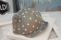 Casquette bébé gris foncé à pois blancs avec de jolies oreilles d'ours en 3D - Gris Maille