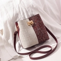 Sac seau tendance en tweed et cuir avec anneau doré et bandoulière réglable - Bordeaux