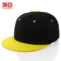 Cappellino baseball con visiera piatta bicolore nero e giallo in twill di cotone - Regolabile / Nero con Tesa Gialla