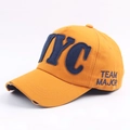 Casquette NYC jaune en coton avec broderie bleue et détails de bordure usés - Réglable / Jaune