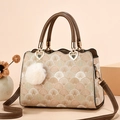 Sac à main blanc cassé texturé avec motifs de vagues et charmant pompon en peluche - Jacquard Coquille Kaki (Style 2/Kaki)