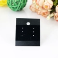 Tre paia di piccoli orecchini a lobo in argento su cartoncino nero in velluto PVC - Nero; 5*45 Cm Ea-pvc053