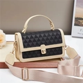 Bolso bandolera acolchado en contraste con diseño de triángulos y herrajes dorados - Negro