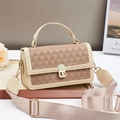 Elegante borsa a tracolla trapuntata beige con dettagli dorati e ampia tracolla - Cachi