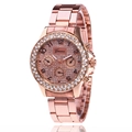 Elegante reloj Geneva para mujer en oro rosa con cristales de estrás y correa metálica - Oro rosa