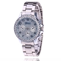 Reloj Geneva de acero plateado con bisel de cristales y esfera de diamantes de imitación - Blanco