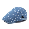 Berretto in denim azzurro con stampe di stelle bianche e fibbia regolabile - Regolabile / Azzurro