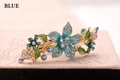 Fermaglio vintage dorato con fiori in smalto blu dipinti a mano e strass brillanti - Blu