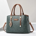 Sac à main vert foncé à grande capacité avec poignées brunes et breloque en forme de feuille - Vert/Jaune