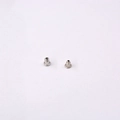 Gros plan de fermoirs de boucles d'oreilles en métal argenté sur fond blanc pur - Fermoirs de Boucles d'Oreilles en Métal Balle Argent