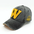 Ausgewaschene schwarze Baseballkappe mit gelbem W-Stick und Vintage-Effekten - Verstellbar / Dunkelgrau