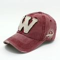 Vintage burgunderrote Baseballkappe mit W-Stickerei und verwaschenem Distressed-Finish - Verstellbar / Rot