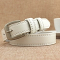 Ceinture fine en cuir blanc pour femme avec boucle en métal argenté mat et double couture - Blanc
