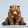 Detalle de figura realista de oso pardo con textura de pelaje y dimensiones exactas - Oso pardo sentado dormido