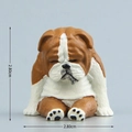 Detalle del imán de bulldog con dimensiones de 2,80cm de altura y peso de 10g - Perro pug sentado dormido