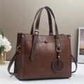 Κομψή καφέ δερμάτινη τσάντα tote με σχέδιο patchwork και ρυθμιζόμενο λουράκι - Καφέ