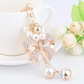 Porte-clés nœud en cristal étincelant avec perles et charm LOVE doré chic - Blanc