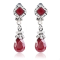 Vintage boheemse clip-on oorbellen met facetgeslepen rode waterdruppels en zilver - Rood