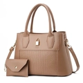 Détails du sac à main taupe effet crocodile avec cadenas doré et bandoulière amovible - 33cmx13cmx23cm / Kaki