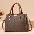 Klassieke bruine leren tas met vintage monogramprint en gouden details - Koffie/Oker