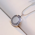 Collana con ciondolo a medaglione argento inciso in stile vintage con catena a sfere - Ciondolo Tondo Argento Motivo Voluta con Catena a Palline (A61-1-35)