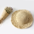 Handgehäkelter beige Strohhut mit Wellenrand für Sommerstrand und Outdoor Sonnenschutz - Kind (53-55CM) / Beige
