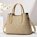 Bolso tote beige de cuero estampado con herrajes dorados y correa de hombro - Beige