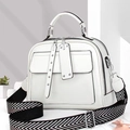 Stijlvolle witte crossbody tas met zwarte rand en modieuze visgraat motief riem - Off-wit