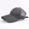 Gorra de béisbol gris oscuro con visera extra larga y diseño de malla transpirable - Estilo Etiqueta Made (Gris 1)