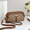 Elegante bolso bandolera vintage con monograma en lona beige y detalles en cuero marrón - Caqui