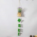 Detail van lavendelboeket in jute zak met gevlokte letters MEET aan touw - MEET Thema Hanger (C15-GJMD-MEET)