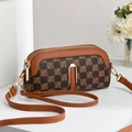Bolso bandolera marrón a cuadros con doble cremallera y correa ajustable para mujer - café