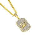 Nahaufnahme von Gold-Hundemarken-Anhänger mit 100er-Design und Strassstein-Rand - 100 Anhänger + 30 Zoll Edelstahl Boxkette