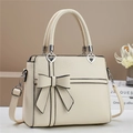 Sac à main chic en cuir blanc crème avec détail nœud et quincaillerie en cœur - Blanc Cassé