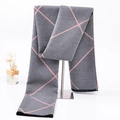 Écharpe classique toucher cachemire grise à carreaux roses avec bordure noire - Gros Carreaux Diagonaux / Gris Clair Rose