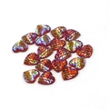 Cabochon a cuore in resina iridescente rosso-arancio con trama a squame su sfondo bianco - Rosso Arancio Iridescente (2)