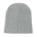 Détail de la texture en maille côtelée gris clair du bonnet d'hiver enfant - Gris clair